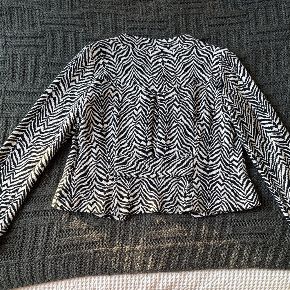 Eci Black And White Patterned Jacket - image 6